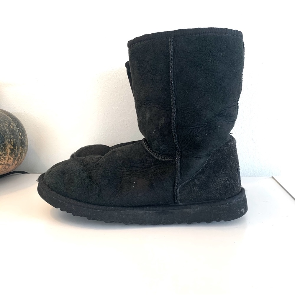 Black Ugg boots - Picture 5 of 11